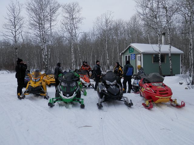 warm up shelter west of north shoal lake