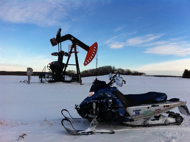 Sure wish I had a few more of these in our fields back home.....and wouldn't mind some of those derricks as well! Lol