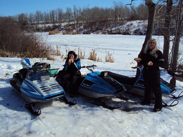 Having a hotdog at the halfway point of the Makaroff, MB Vintage ride.