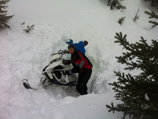 Helping out a fellow rider,, his feet are in Water!  LOL