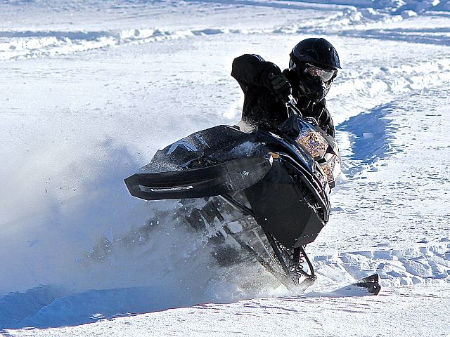 Jon Boyle cut'n a pow turn.