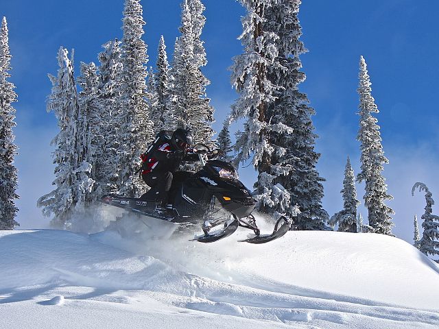 Peter Cooch go'n big for a face-shot landing.