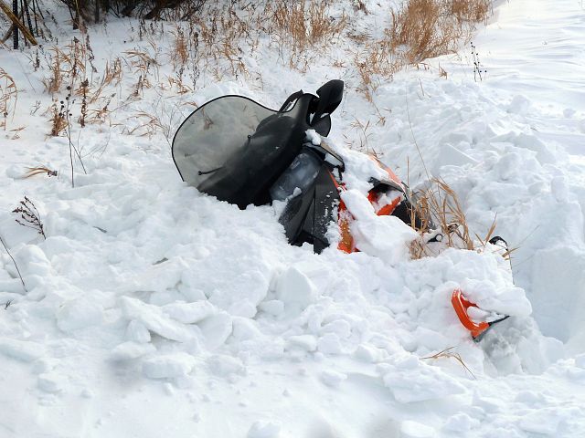 Oops! I got myself into a little predicament. Didn't want to chance hitting the cluvert so I let off the throttle.