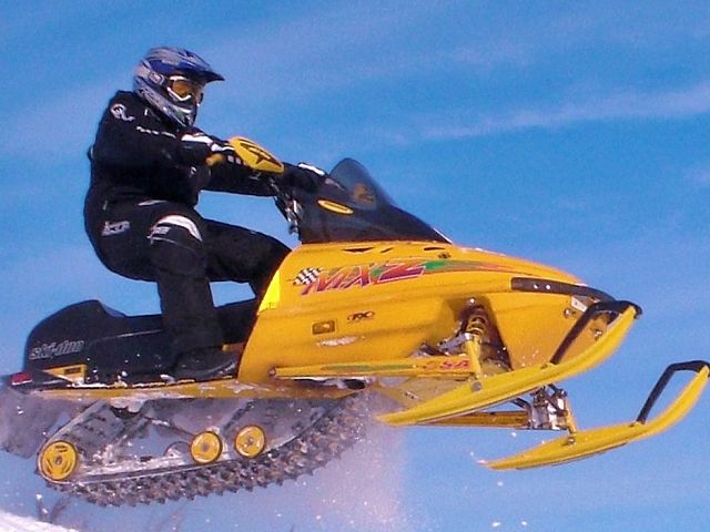 jordan hindemith jumping his 1996 mxz 583 skidoo  