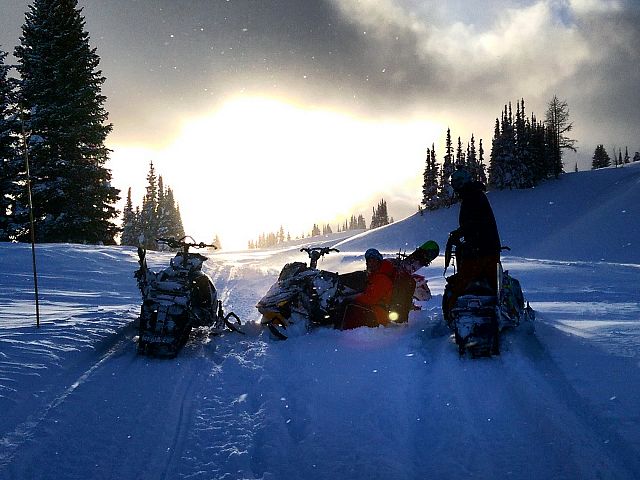 long days rewardes by amazing sunsets in the selkirks 