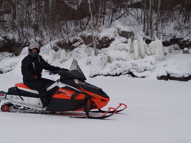 Interesting ice formations along the shoreline.