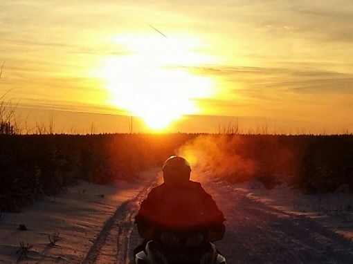 Heading home after long miles. Just one more nice pic  of the sunset.