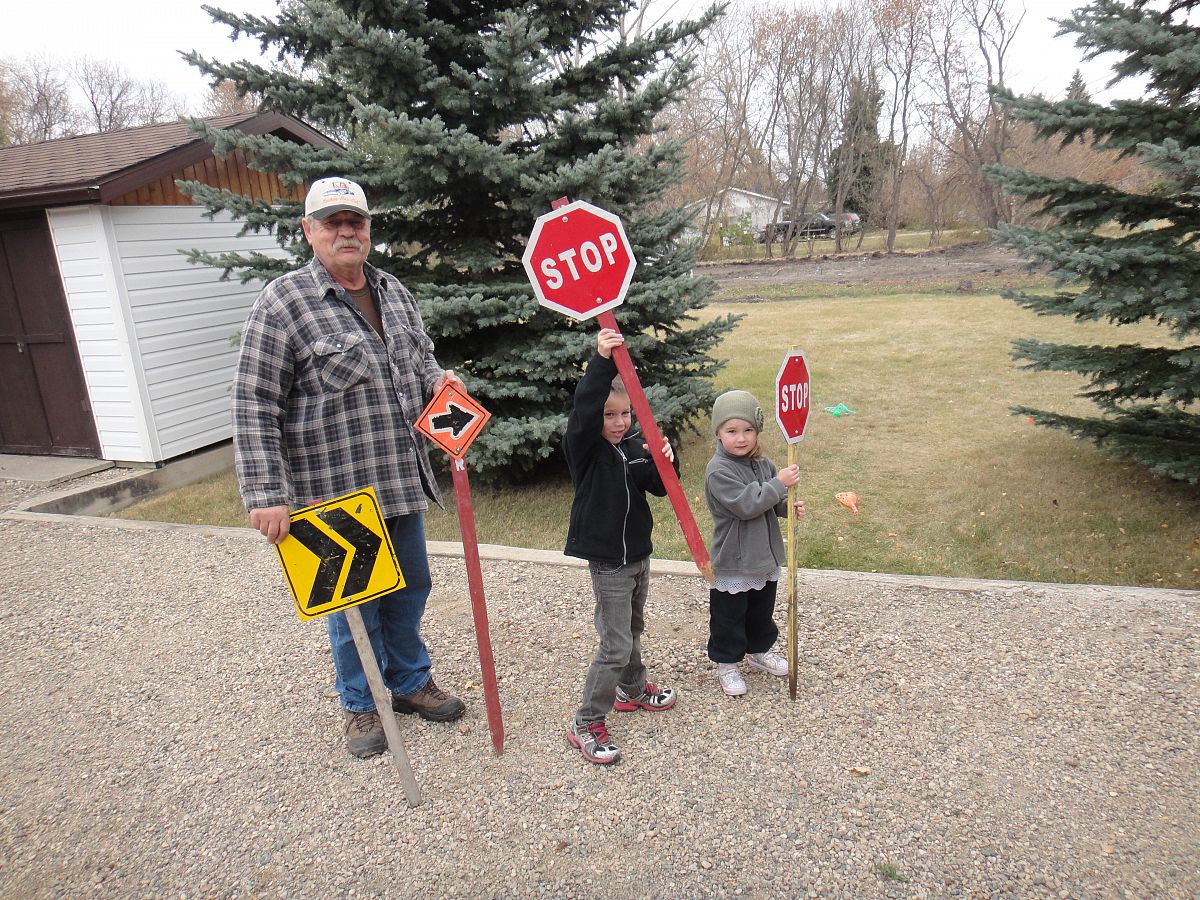 Esterhazy SuperSledder Gerard Kristoff showing 2 of his Grandchildren the importance of trail signs!!