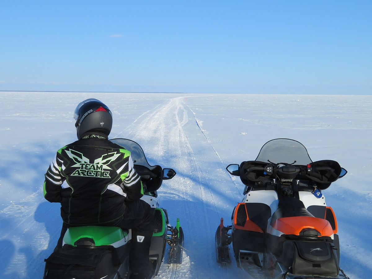 Happy to find the lake trail perfectly groomed all the way to Hecla Island
